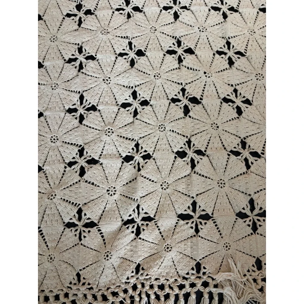 Vintage Handmade Crochet Lace Bedspread Boho Floral Starburst Fringe Cream 85x78